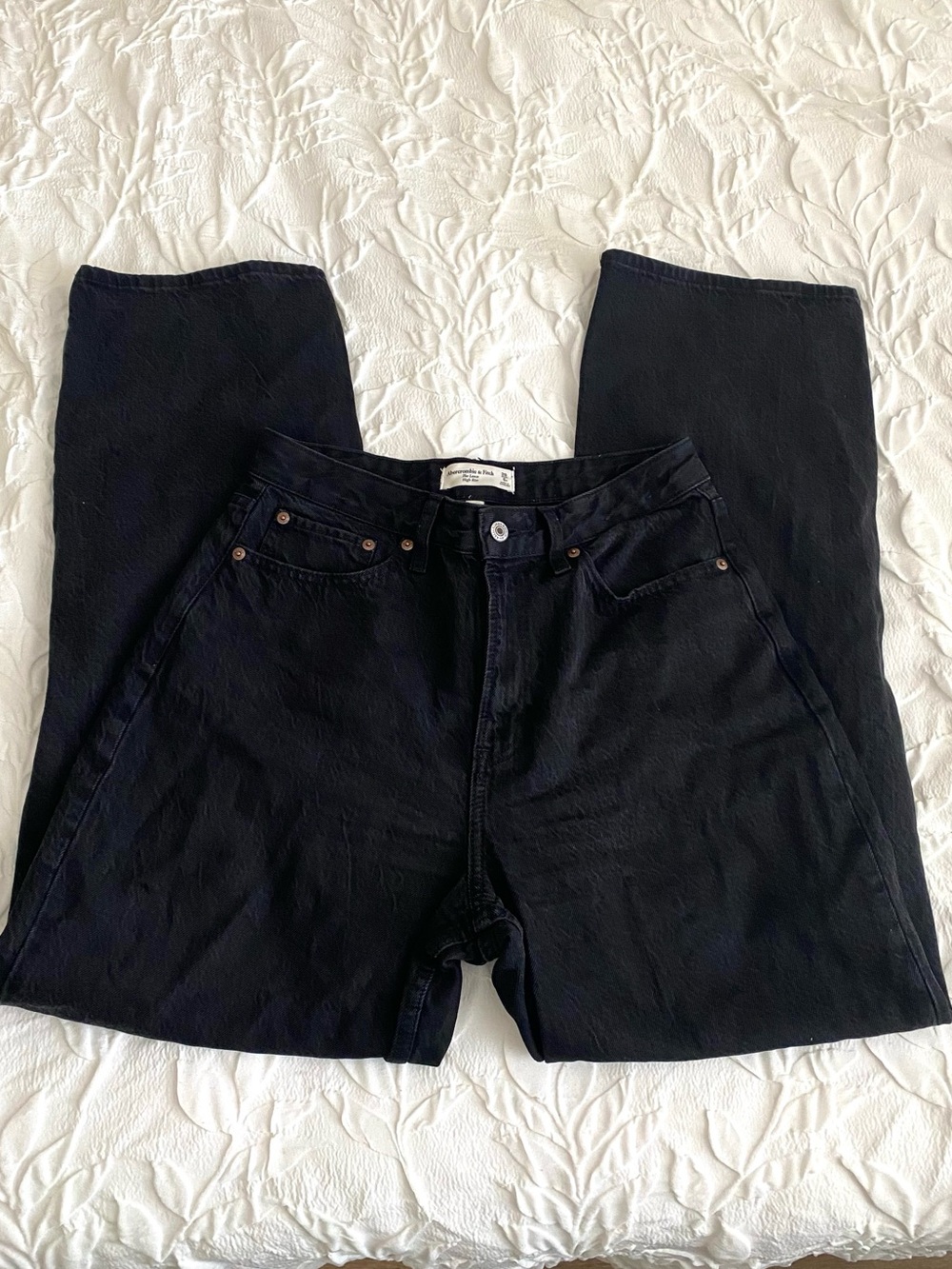 Abercrombie & Fitch Curve Love High Rise
90s Relaxed Jean
